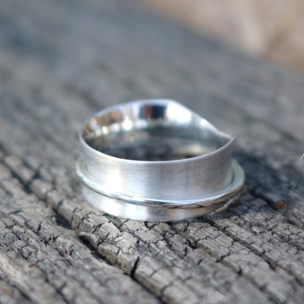 MINIMALISM SILVER SPINNER RING, TAPERED BAND