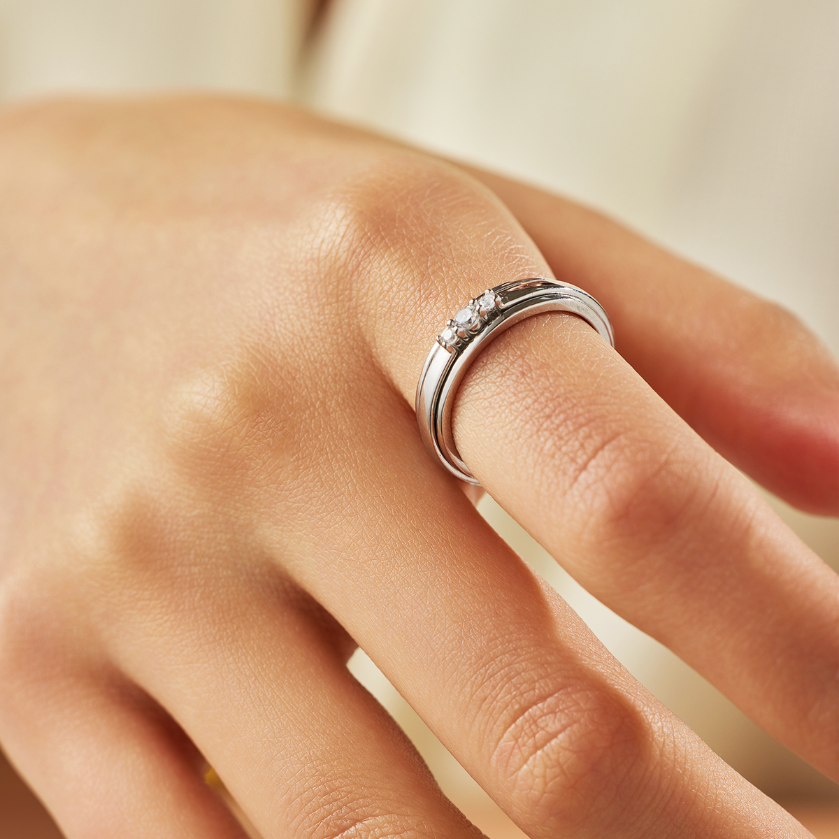MODE SILVER MEDITATION SPINNER RING, CRYSTAL ACCENTS