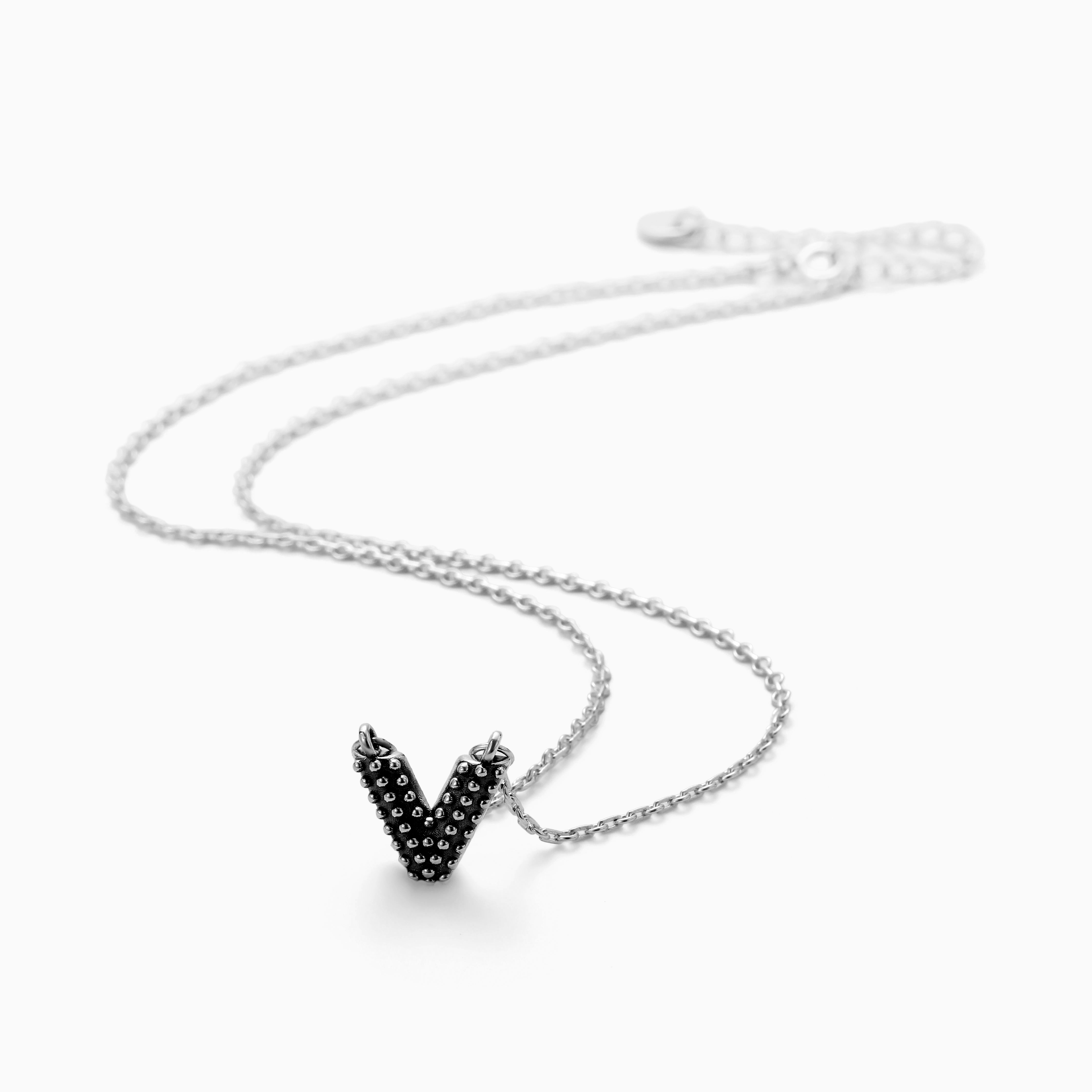 S925 SILVER ANTIQUED STUDDED LETTER V PENDANT ROLO CHAIN NECKLACE