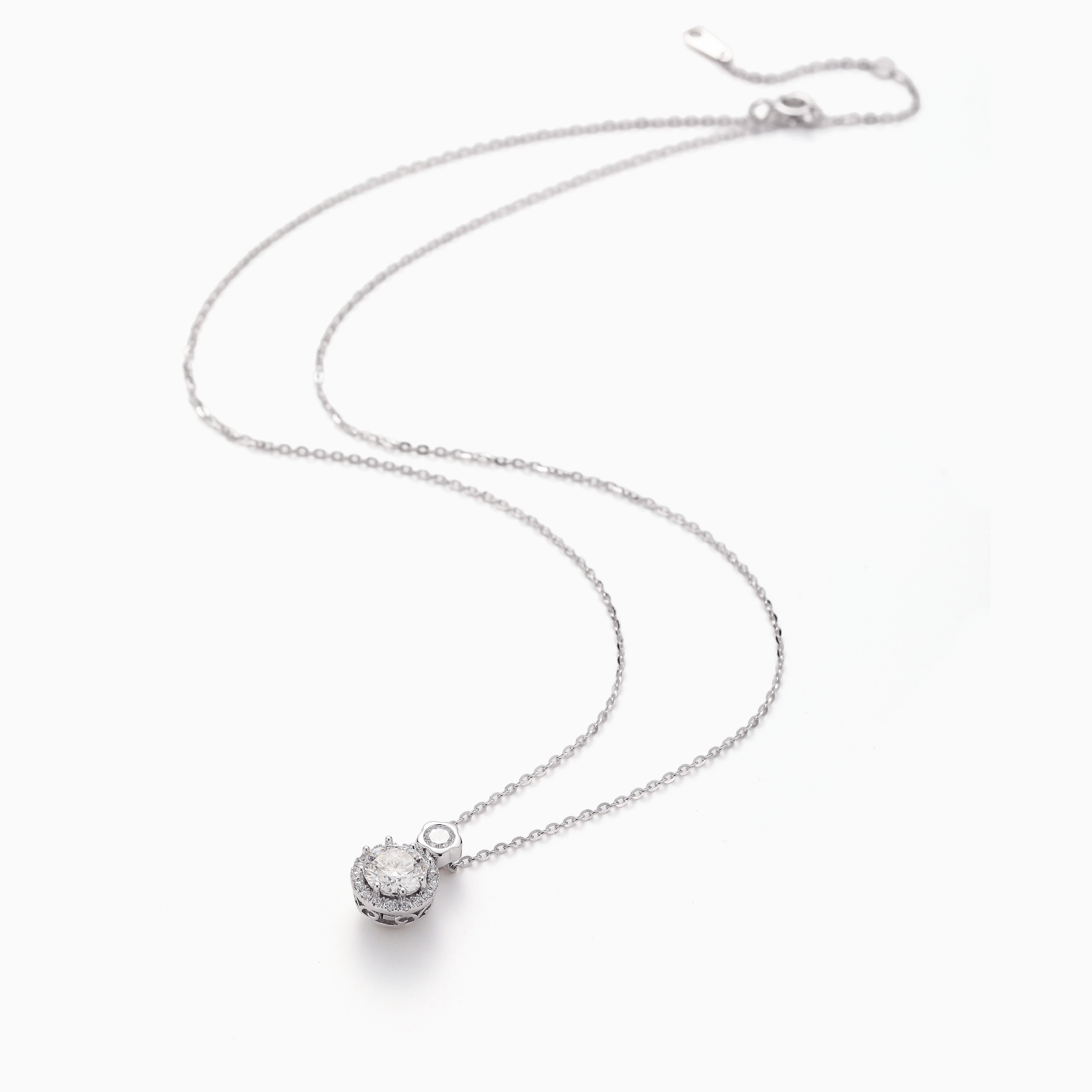 FLOWER BAIL BRILLIANT CUT MOISSANITE PENDANT